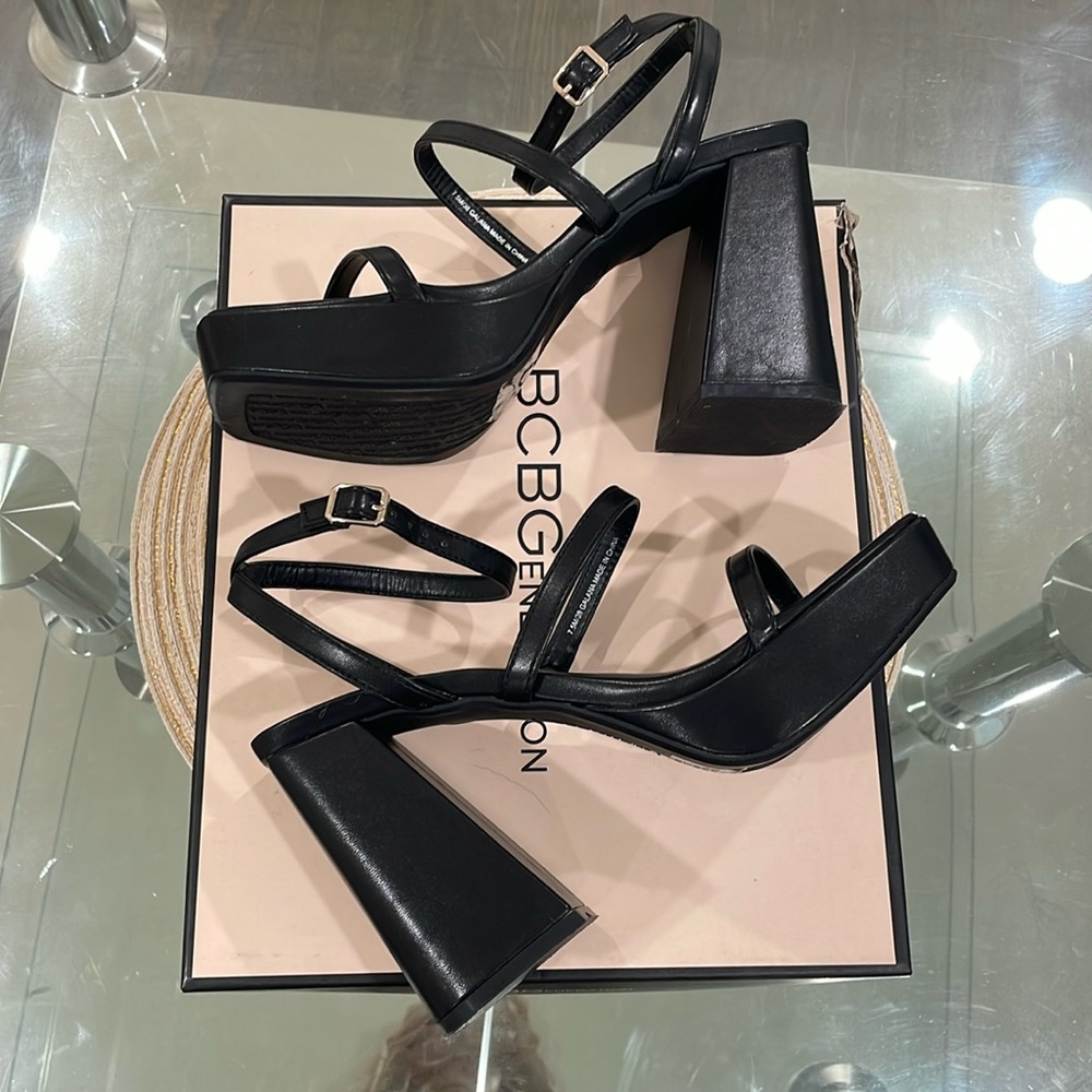 NIB BCBGENERATION black platform open toe strappy sandals chunky heel 7.5 FIRM